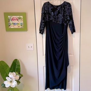 Adrianna Papell Gown 🖤💙